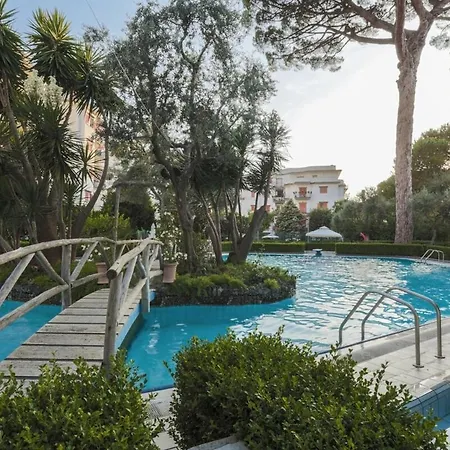 Апартаменти Sorrentovibes - Modern With Terrace, Swimming Pool&tennis