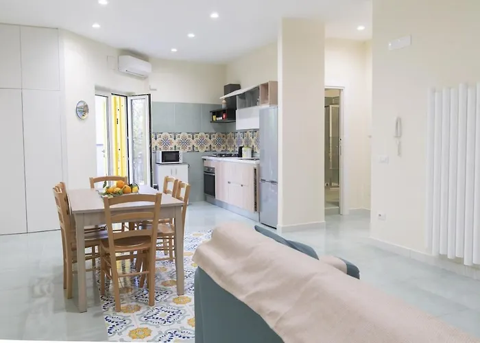 Sorrentovibes - Modern With Terrace, Swimming Pool&tennis Lejlighed Sorrento