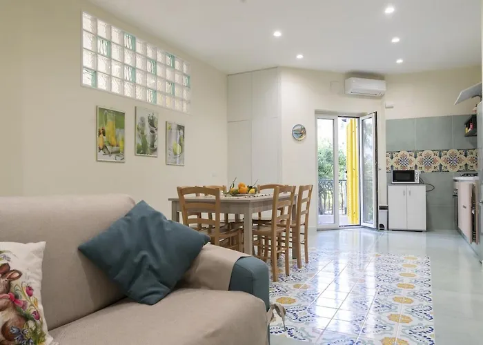 Sorrentovibes - Modern With Terrace, Swimming Pool&tennis Appartement Sorrente