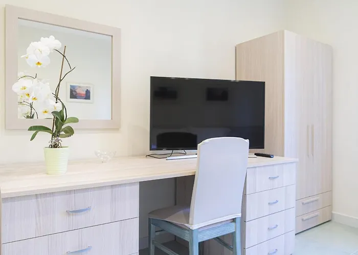 Sorrentovibes - Modern With Terrace, Swimming Pool&tennis Sorrento