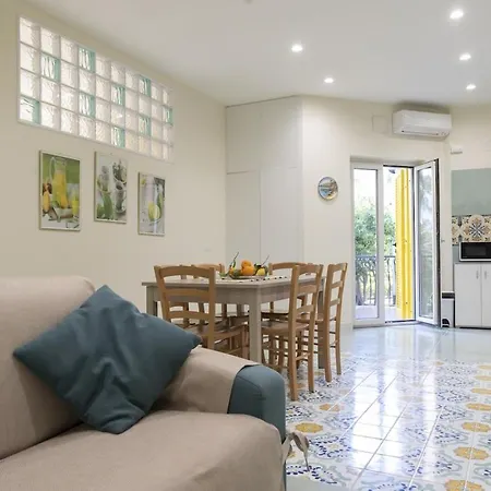 Sorrentovibes - Modern With Terrace, Swimming Pool&tennis Apartmán Sorrento