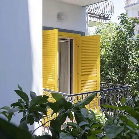 Апартаменти Sorrentovibes - Modern With Terrace, Swimming Pool&tennis Сорренто