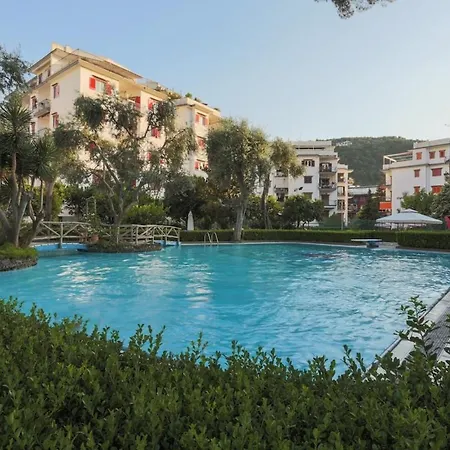 Apartmán Sorrentovibes - Modern With Terrace, Swimming Pool&tennis *