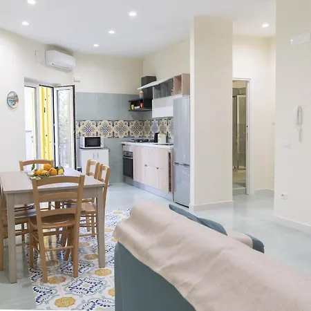 Sorrentovibes - Modern With Terrace, Swimming Pool&tennis Apartmán Sorrento